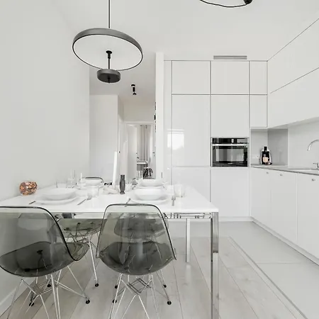 Miedziana Bright With Balcony & Parking By Renters Appartement