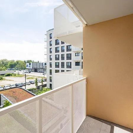 Miedziana Bright With Balcony & Parking By Renters Appartement